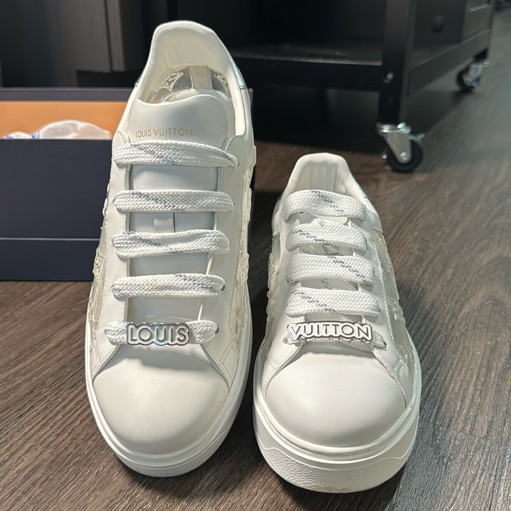 Louis Vuitton Time Out Sneaker and socks size 40